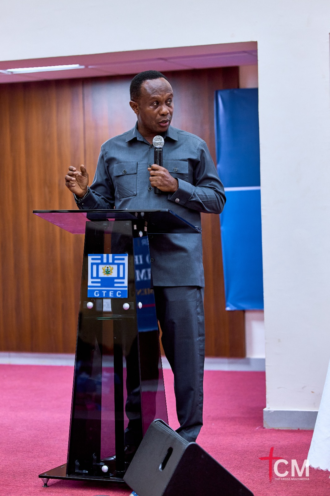 CIHRM Council member addressing the Institute